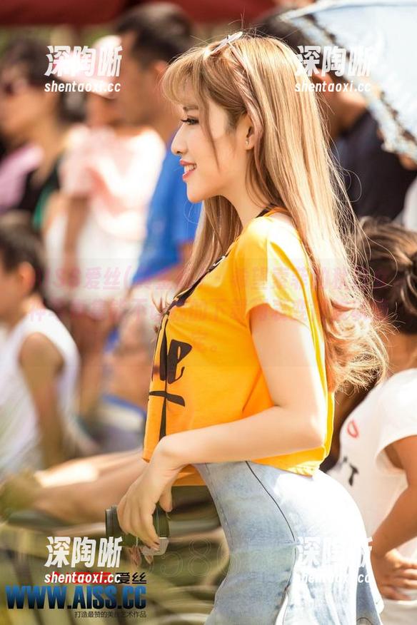 AISS爱丝(黄金版) - 希望索菲的秋日女神写真集能不让我的下载列表变得难以搞定。