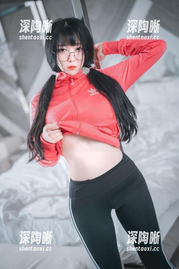 红裙套图精选：Aram(아람)开启了全新‘红色诱惑’课程！