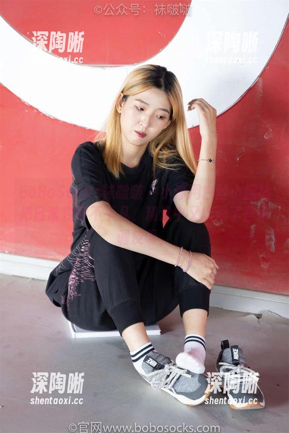 BoBoSocks袜啵啵 - 小淳用白丝小腿袜把日常变得不平凡,精选中又增添了些小调皮呀。 BoBoSocks袜啵啵 - 小淳用白丝小腿袜把日常变得不平凡,精选中又增添了些小调皮呀。