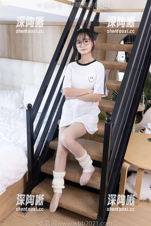 BoBoSocks袜啵啵 - 小甜豆的黑网袜在私拍中初看清丽,细看立刻让我魂销。 BoBoSocks袜啵啵 - 小甜豆的黑网袜在私拍中初看清丽,细看立刻让我魂销。