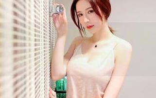 Feilin嗲囡囡 – 月音瞳的写真集：你以为女王是怎样过的吗？