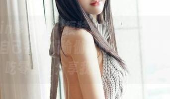 Feilin嗲囡囡 – 模特YOYO的写真：当你以为自己会变成瑜伽大师，其实只是更会吃零食！分享我的真实经历。