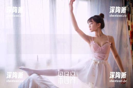 GIRLT果团网 - 何梦兮Stacy的旅拍最新图包，顺便教你如何在奇怪地方摆POSS！