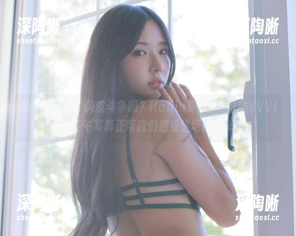 是时间掀起的调皮斗争吗？Habin夏彬(하빈)的VVVIP周日下午写真正带我们感受这场幽默祥和。