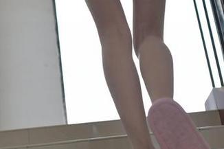 IESS异思趣向 – 晶晶的牛仔短裙，背后藏着肉丝凉高，这张写真图片我可以多看两眼。