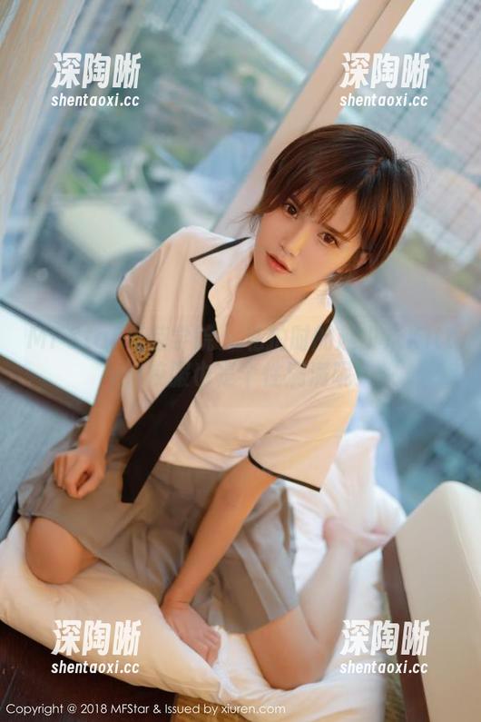 MFStar模范学院 - 私拍时的赵小米Kitty，校服也是个性满满呢！