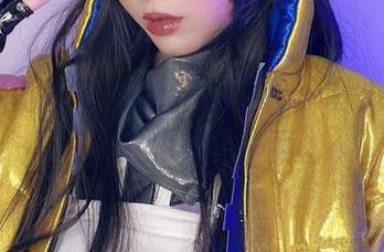 免费写真挑战，PoppaChan让你发现天使其实也有另一面。