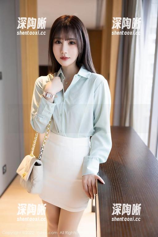 Xiuren秀人网 - 子纯儿Annie泳池高清写真集：肩膀晒得比她还要黑！