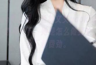 Xiuren秀人网 – 看林文文yooki的瑜伽美图，想问一下，她是怎么做到的，我连坐下都费劲。