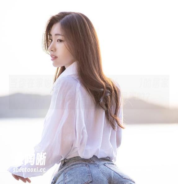 当你在家也想有一个Yebin(전예빈)的居家写真，真心问：这衣服哪里买的？