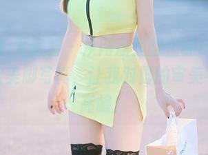 YouMi尤蜜荟 - 从网盘里翻出的Lucky沈欢欣美脚写真,让我对脚的审美有了新高峰!