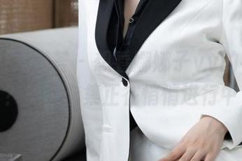 YouMi尤蜜荟 – 想看娜娜子yy的毛衣吗？美图合集正在悄悄进行中