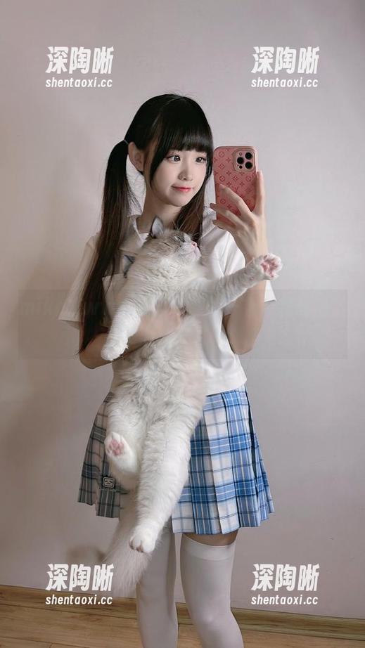 miko酱ww的狐狸套图——看得我都想学她撒娇，哈哈！