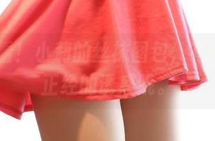 rosi – 看！小莉的丝袜图包，有一种不太正经的诱惑呢。