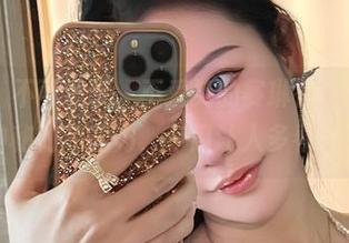 微密圈 – 不可思议，不爱笑的赛琳在体操服里有种神秘的超能力，专门让人多看几眼。