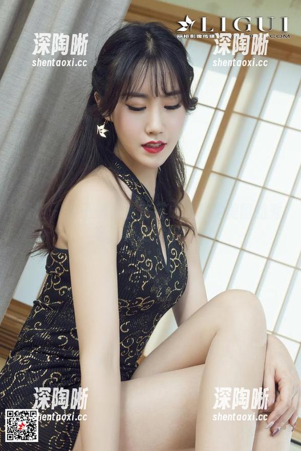 丽柜 - 英子把办公室变成了私房美图的秀场，真是没想到…