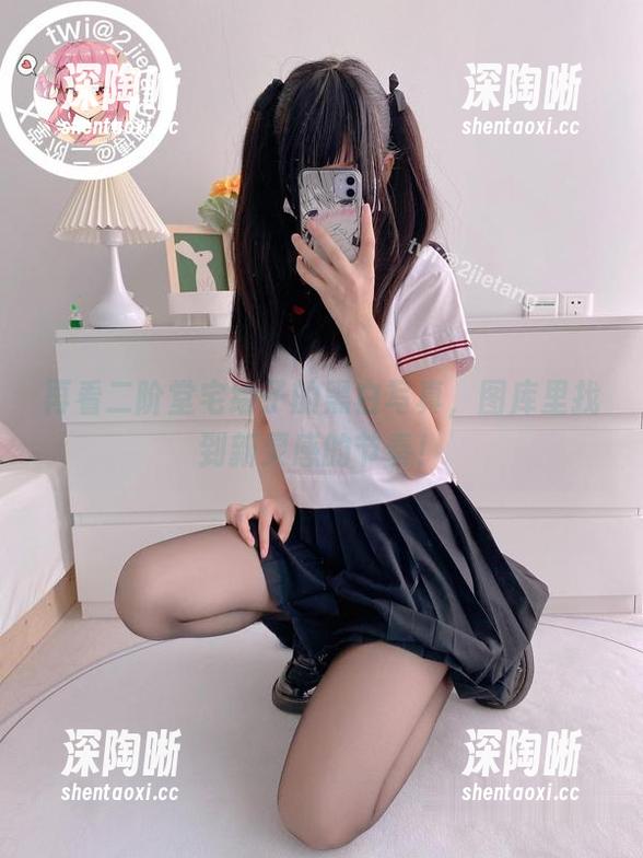 再看二阶堂宅绘子的黑白写真，图库里找到新灵感的节奏！