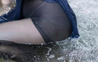 你烨烨的狐仙女友原图，保证你舍不得换成别的壁纸，真的是太带感了。