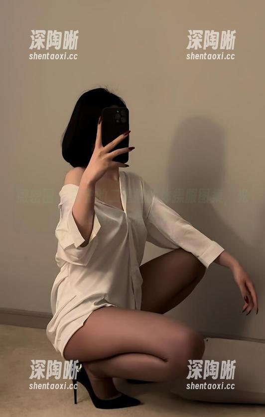 微密圈 - 保守的二舅妈的体操服图集，光让她和体操无关。