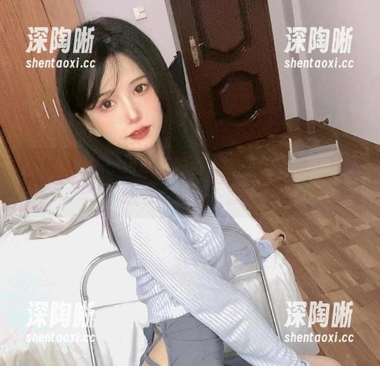 倦倦喵又来cos吊带白丝，分享的同时，果然还有点真情在里头