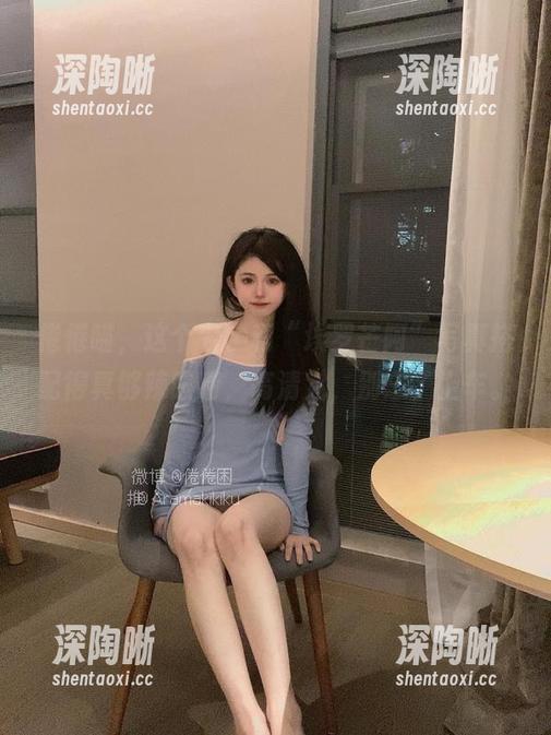 倦倦喵，这个名字和“埃罗芒阿”写真搭配得真够辣眼睛，高清党，别忘了上车。