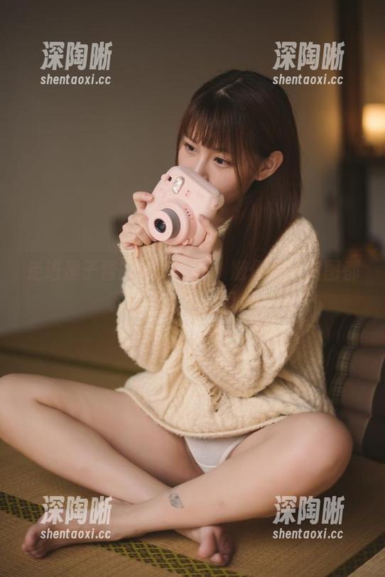 走进凛子酱的抚绸衣庄,随便一张美图都是让人想多看几眼。 走进凛子酱的抚绸衣庄,随便一张美图都是让人想多看几眼。