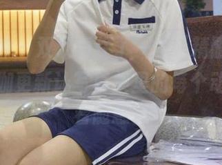 初夏女神 – 双双抓住了一个“精髓”，这次的瑜伽更新让写真集里的每个动作都透着随意。