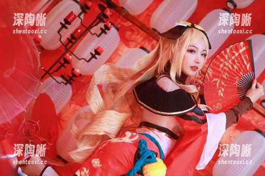 刺青Poi的新春写真，图片里有种莫名的气息？