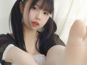 只能用十万珍吱伏特的学妹写真集来解决我的单身之愁，得加班加点了！