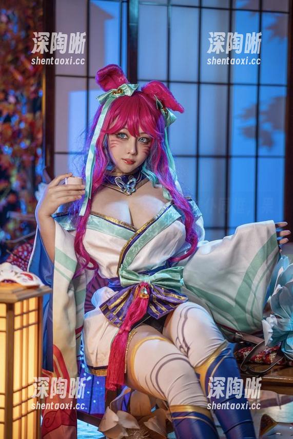 咔喵的执着：美图和埃吉尔女仆同框，果然是画风清奇。