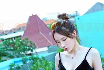 嗲囡囡 – 伊蓓Eva的眼镜，高清写真里不小心流露的性感与尴尬。
