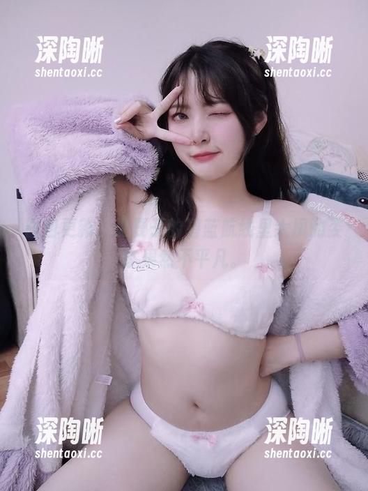 图包更新,夏夏子的碧蓝航线里大凤的姿态果然不平凡。 图包更新,夏夏子的碧蓝航线里大凤的姿态果然不平凡。