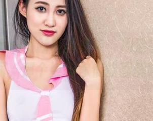 头条女神 – 最新写真集中，周治宇的浴缸瞬间，那个姿势你们能理解吗？