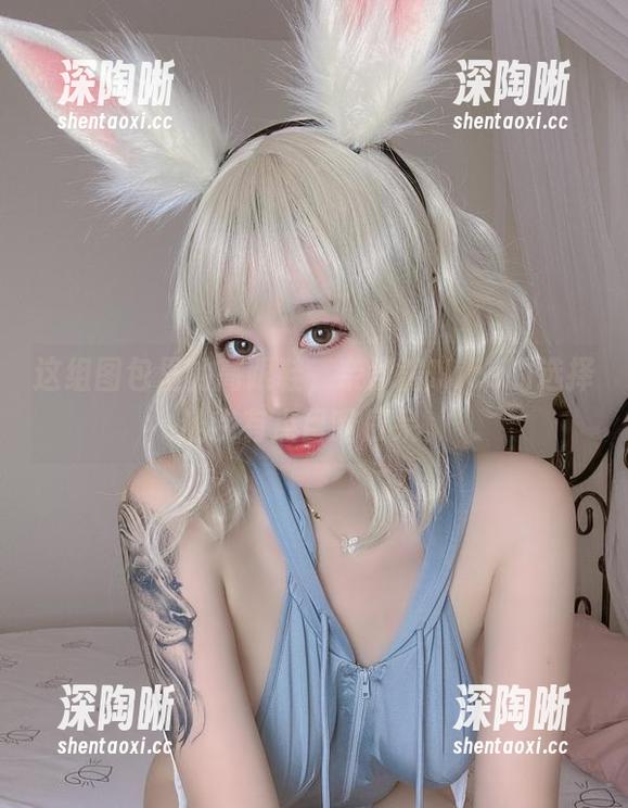 这组图包里的高跟鞋，奈汐酱Nice的选择让我有点目瞪口呆。