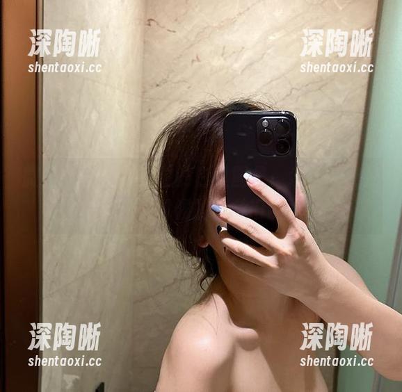 微密圈 - 奶雯私拍的白丝图集，怎么总让我想起小时候的那条旧围巾