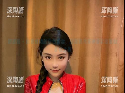 微密圈 - 奶雯和她的白色蕾丝，这张图片有种难以言喻的奇巧之美
