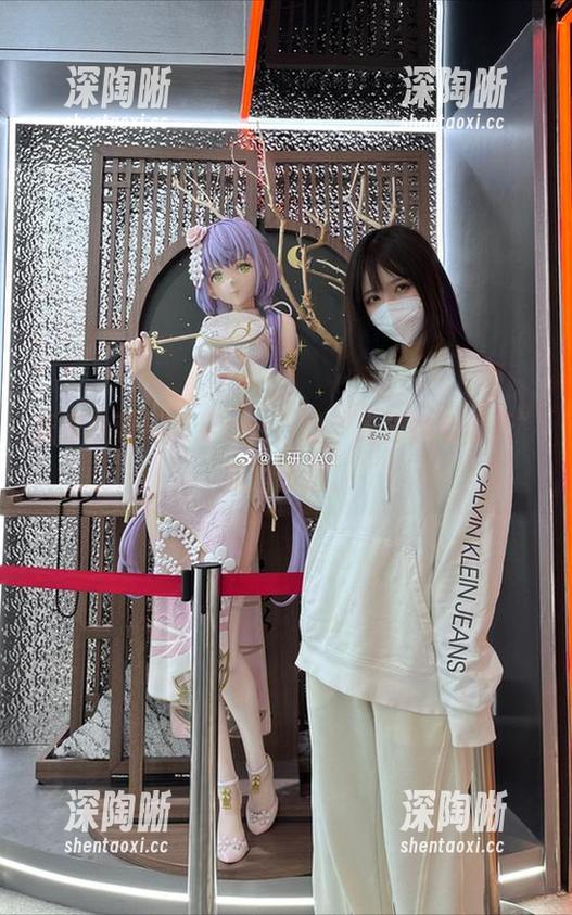 妖君白研用裸足cos,让“光脚也有春天”成为许愿。 妖君白研用裸足cos,让“光脚也有春天”成为许愿。