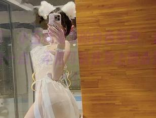 微密圈 – 小玉吃果冻的白色图包，保证你一天白一点，不信可以往身上喷点泥试试！
