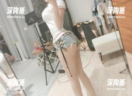 微密圈 - 小玉吃果冻的短裙好像能跟踪我，以后就用这个做壁纸了