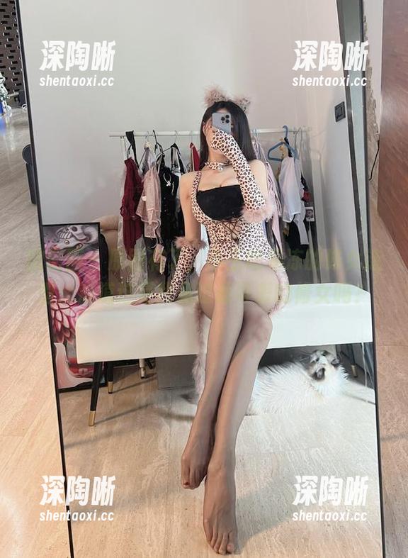 微密圈 - 原图有了，小玉吃果冻的修女造型：难道这是我见过最可爱的修女吗？