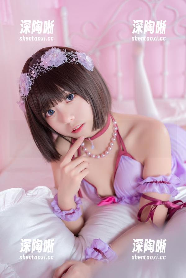 小野妹子w最新写真集，运动服带点悲意，真有一丝洒脱又不甘的味道。