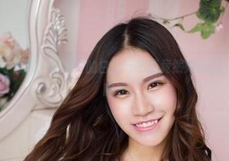 尤物馆 – 不可思议，艾小青的白丝与高清竟然如此搭，让人多看几眼。