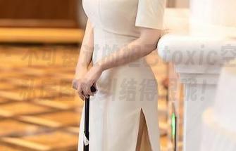 尤蜜荟 – 不可错过的妲己toxic空姐秀，私房图包纠结得很呢！