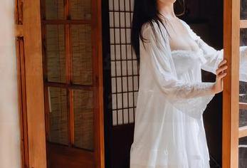 职业装私房美图,年年Nnian为啥那个领带那么暧昧?