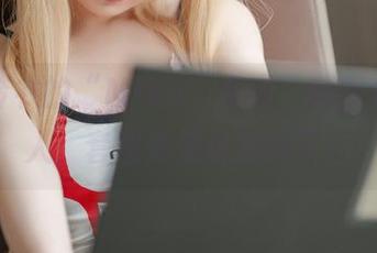 幼水铃衣的“Miku”系列，原图光彩照人，套图更是让我醉了。