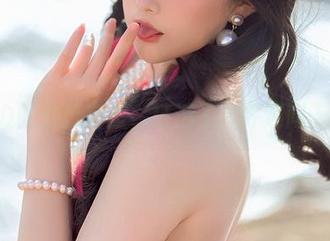 念念_D的办公室里，精选了几件连同干扰因子
