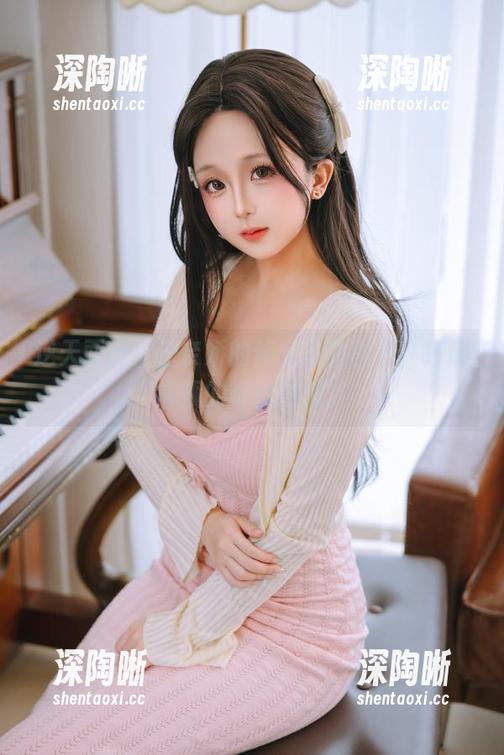 逆天而行：日奈娇的修女写真图册，打破常规的奇妙时刻。