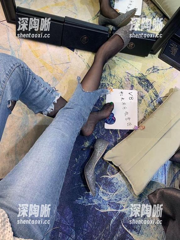 微密圈 - 杨大乐乐很靠谱与JK，套图然后呢，继续反复琢磨？