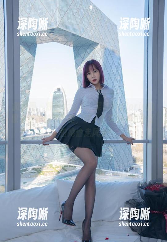 微密圈 - 原图大公开：果儿Victoria的职业装真的太抢眼，没人敢叫她来开会了，怕她偷走风头！