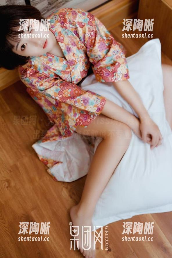 果团网 - 无圣光下的Miss琪,连体衣穿出综艺感,谁还敢说不专业? 果团网 - 无圣光下的Miss琪,连体衣穿出综艺感,谁还敢说不专业?